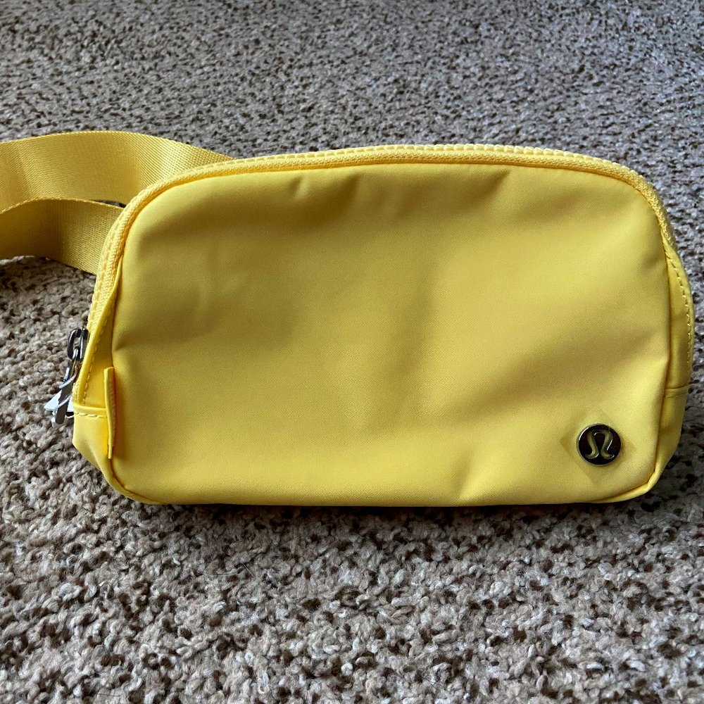 Lululemon Everywhere Belt Bag